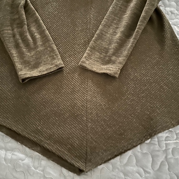 Women's Tunic Olive Green Medium Cowl Neck V-Bottom Tunic Size M (No Label) - Picture 8 of 8